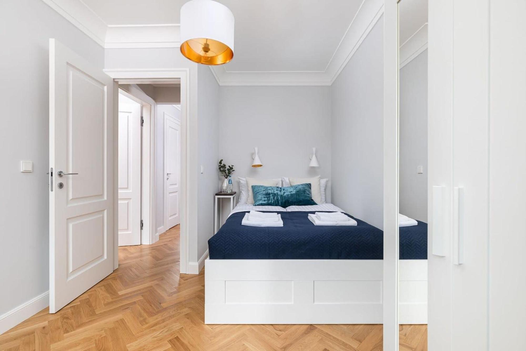 Plac Zamkowy - Apartment With City View By Noclegi Renters Varsó Kültér fotó